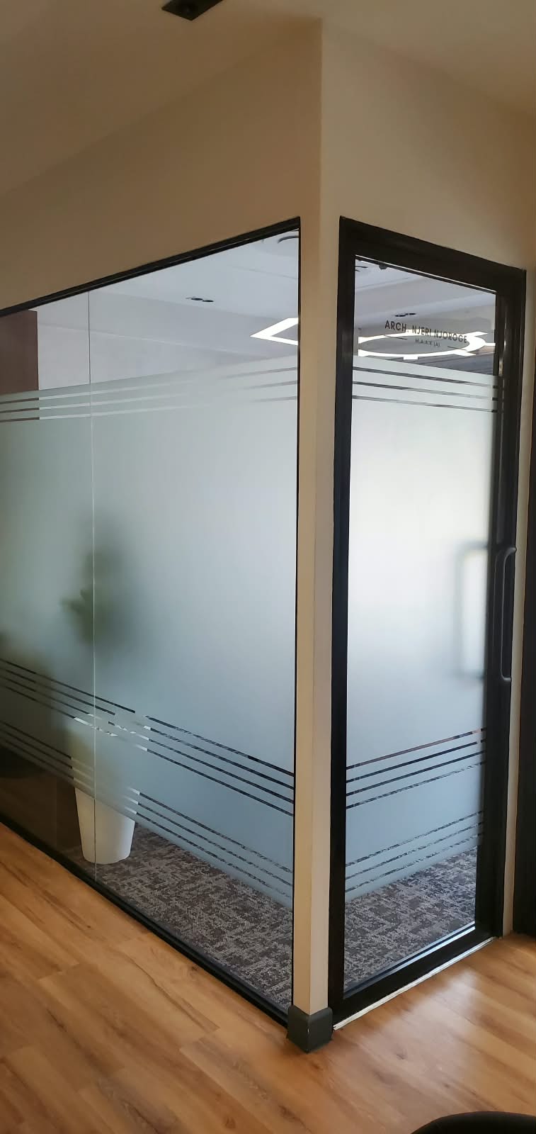 Frosted glass office partition by Facil