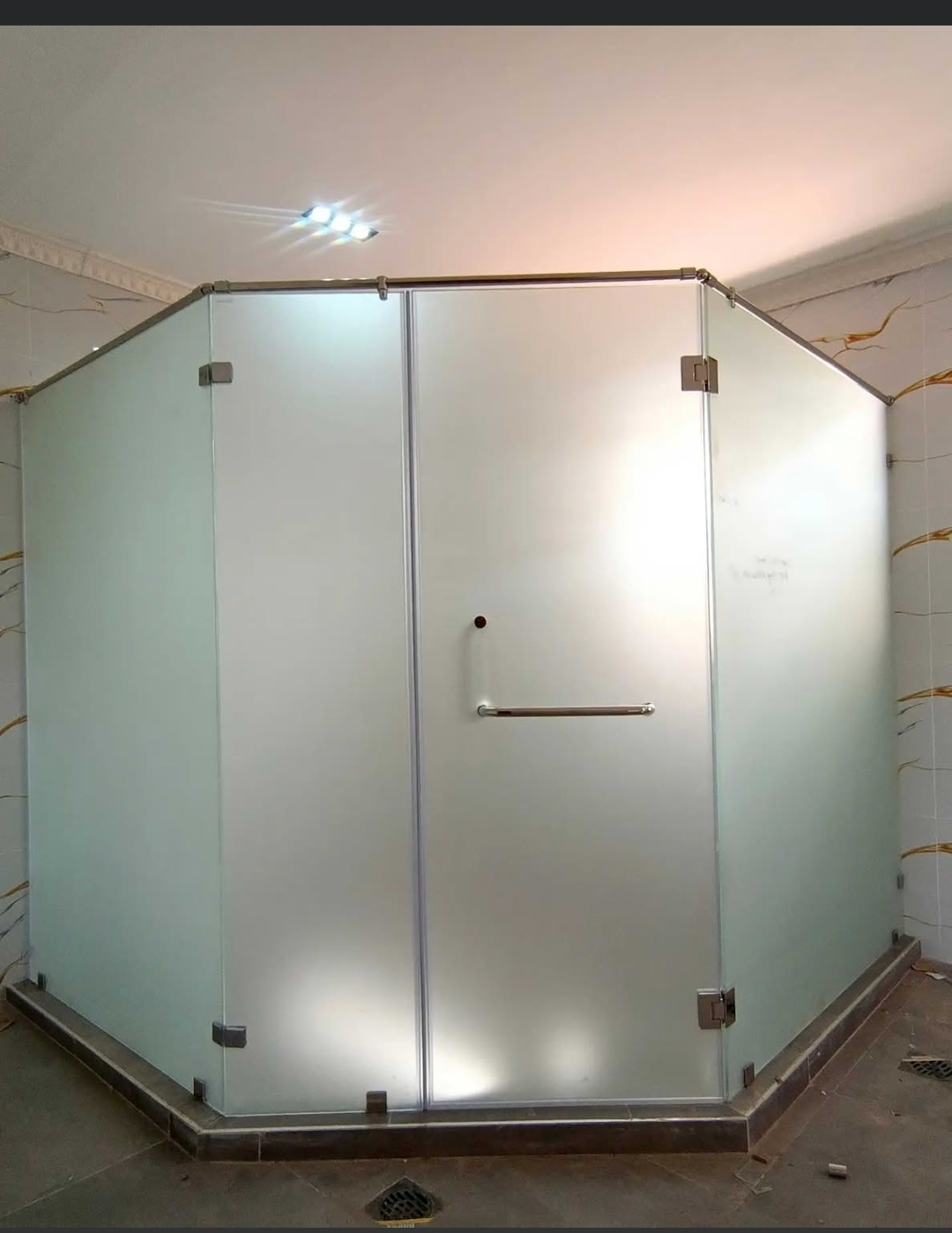 Frosted glass shower cubicle